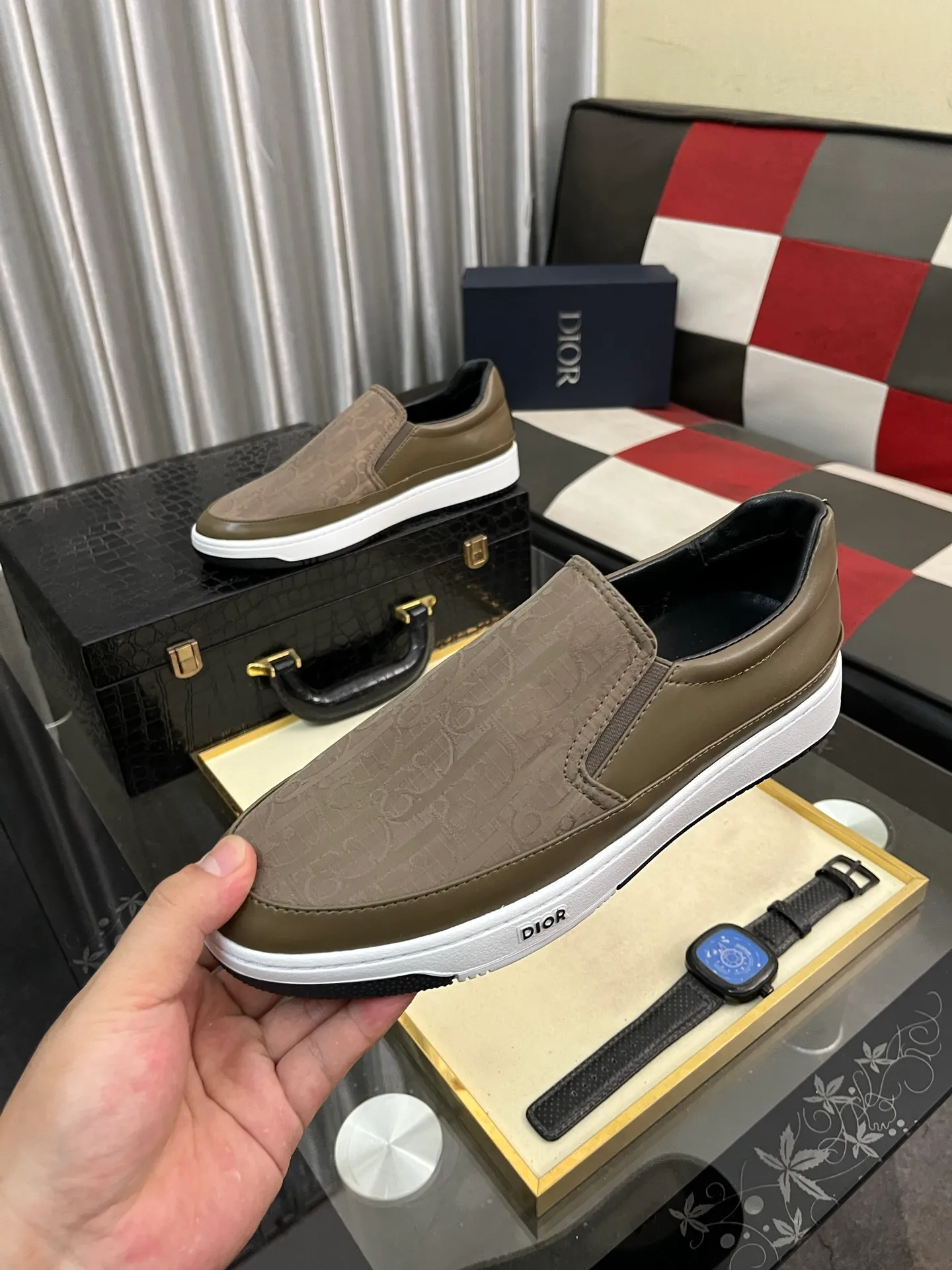 Men's men's shoes 💰420⌚️⌚️Dior unique modern style sneakers. Counter purchasing 🏃casual leather shoes😍😍 original cowhide leather imported from Italy (refuses to discolor and grind feet) soles: original soles specially provided by the original factory, super cool😍 lace up and walk with wind👍 style design ⚠️ super comfortable and wear-resistant original soles. Code number: 38-444️⃣Colors available